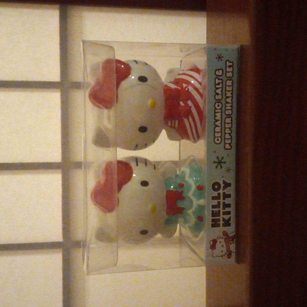 Hello Kitty salt and pepper shakers
